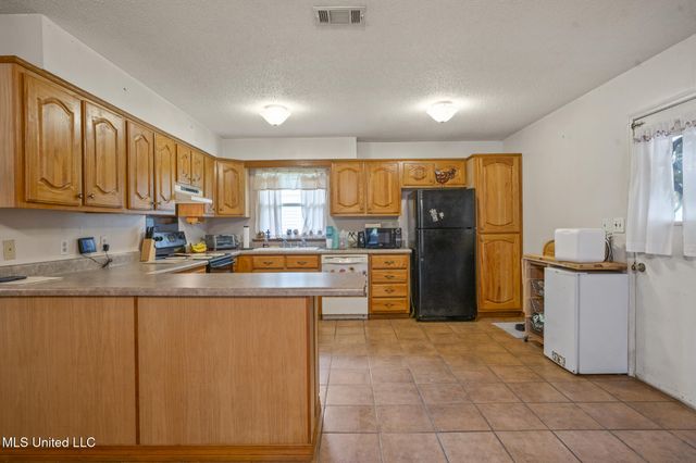 109 Charwood Drive, Poplarville, MS 39470