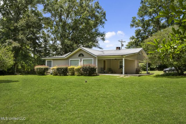 109 Charwood Drive, Poplarville, MS 39470
