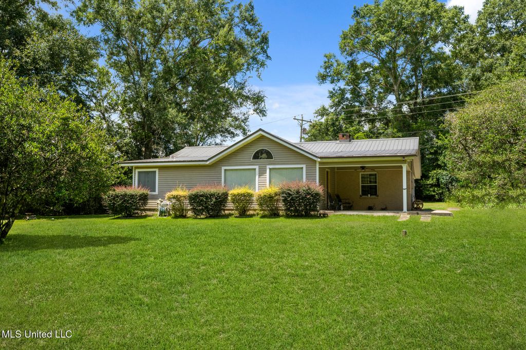 109 Charwood Drive, Poplarville, MS 39470