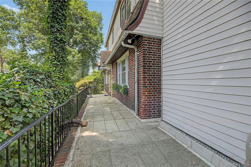 75 Sycamore Avenue, Mount Vernon, NY 10553 — photo 3