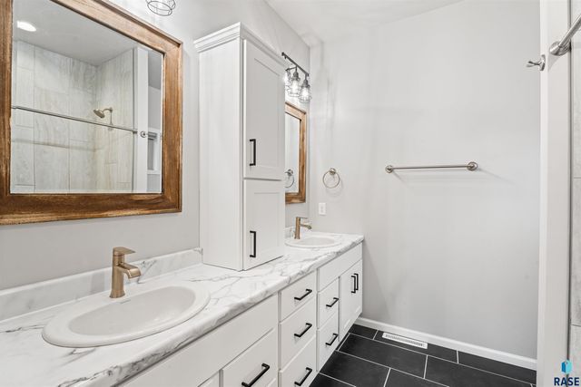 3620 E High Plains Cir Circle, Sioux Falls, SD 57108