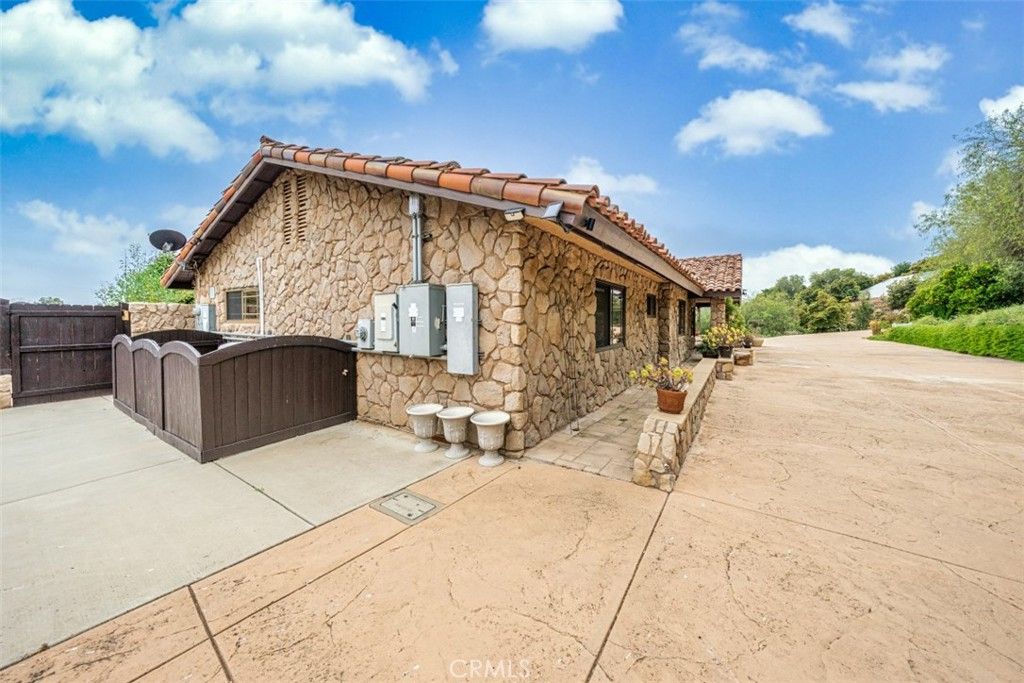 24405 Fuerte Road, Temecula, CA 92590 — photo 5