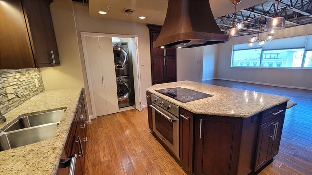 901 N Upper Broadway St 502, Corpus Christi, TX 78401