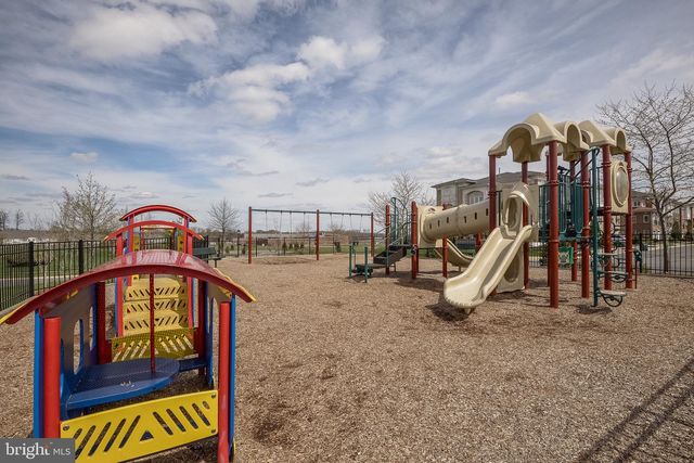 44029 RIVERPOINT DR, Leesburg, VA 20176