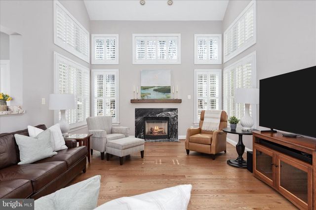 44029 RIVERPOINT DR, Leesburg, VA 20176