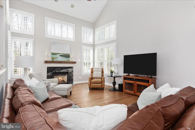 44029 RIVERPOINT DR, Leesburg, VA 20176