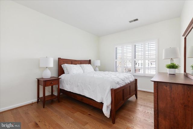 44029 RIVERPOINT DR, Leesburg, VA 20176