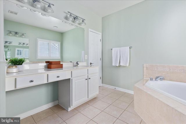 44029 RIVERPOINT DR, Leesburg, VA 20176