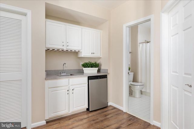 44029 RIVERPOINT DR, Leesburg, VA 20176