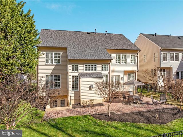 44029 RIVERPOINT DR, Leesburg, VA 20176