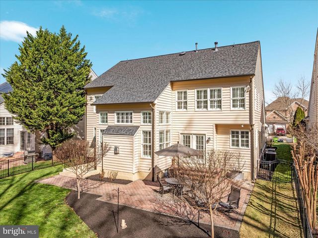 44029 RIVERPOINT DR, Leesburg, VA 20176