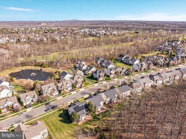 44029 RIVERPOINT DR, Leesburg, VA 20176