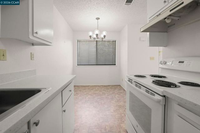 833 Camelback Pl, Pleasant Hill, CA 94523