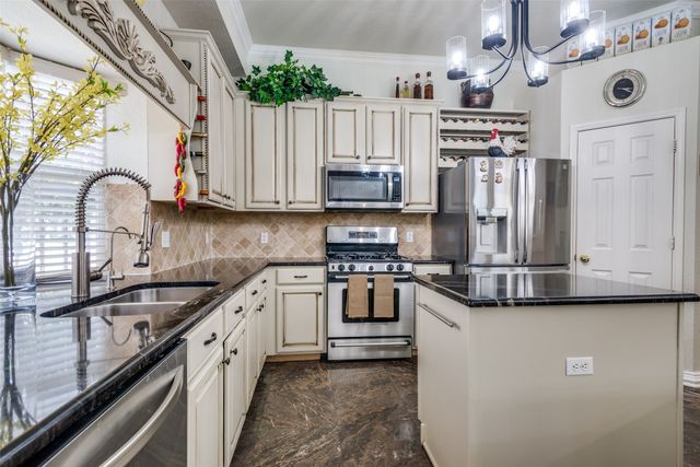 6417 Creekdale Drive, The Colony, TX 75056