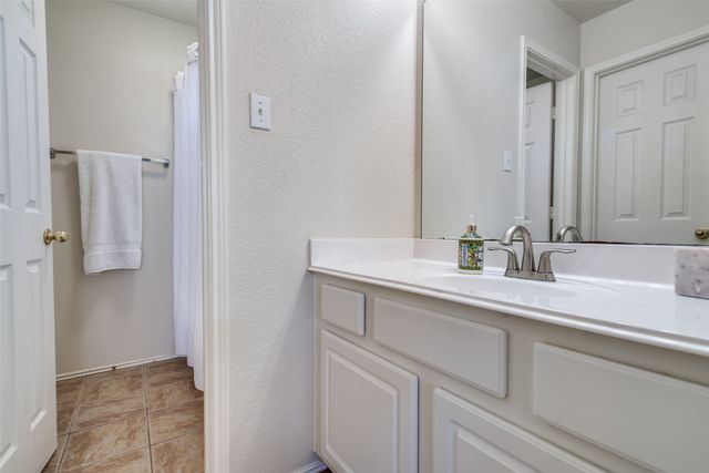 6417 Creekdale Drive, The Colony, TX 75056