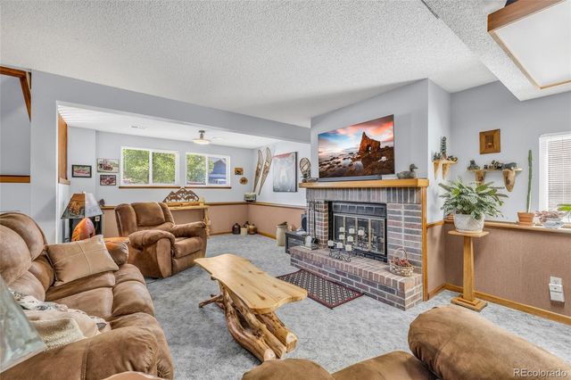 829 Buchanan Lane, Longmont, CO 80504