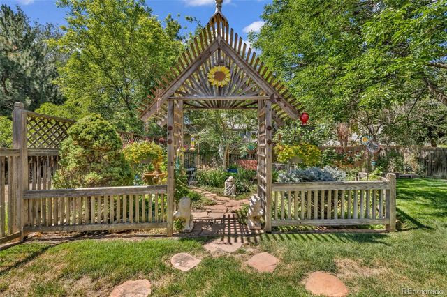 829 Buchanan Lane, Longmont, CO 80504