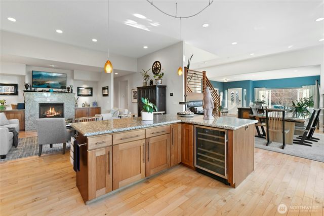 218 S 210th Street, Des Moines, WA 98198