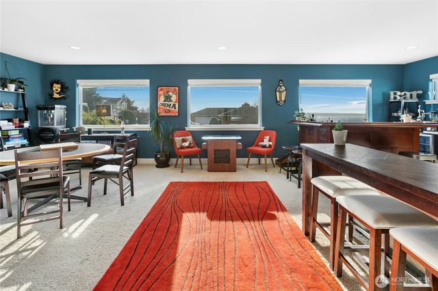 218 S 210th Street, Des Moines, WA 98198