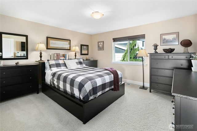 218 S 210th Street, Des Moines, WA 98198