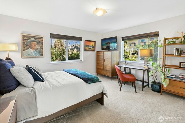 218 S 210th Street, Des Moines, WA 98198