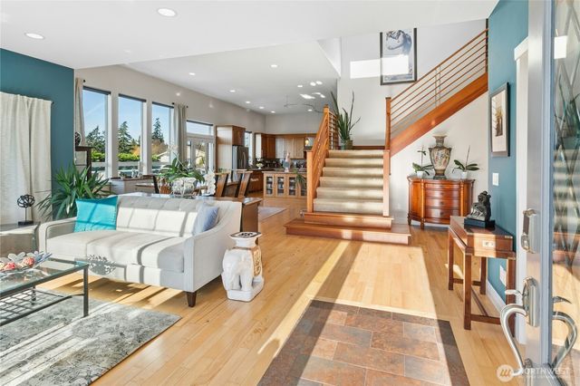 218 S 210th Street, Des Moines, WA 98198