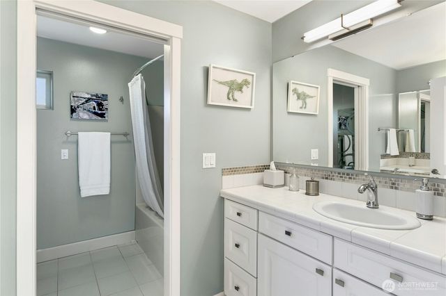 218 S 210th Street, Des Moines, WA 98198