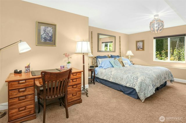 218 S 210th Street, Des Moines, WA 98198