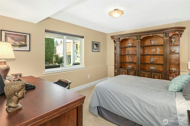 218 S 210th Street, Des Moines, WA 98198