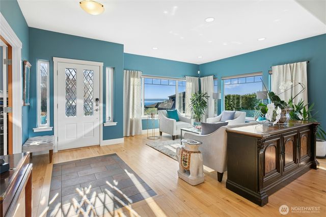 218 S 210th Street, Des Moines, WA 98198