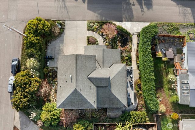 218 S 210th Street, Des Moines, WA 98198