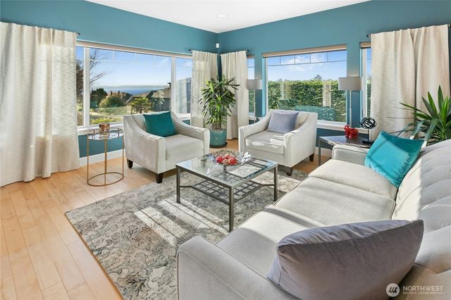 218 S 210th Street, Des Moines, WA 98198