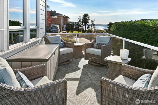 218 S 210th Street, Des Moines, WA 98198