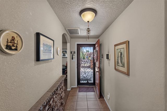 10811 Saltillo Street NW, Albuquerque, NM 87114