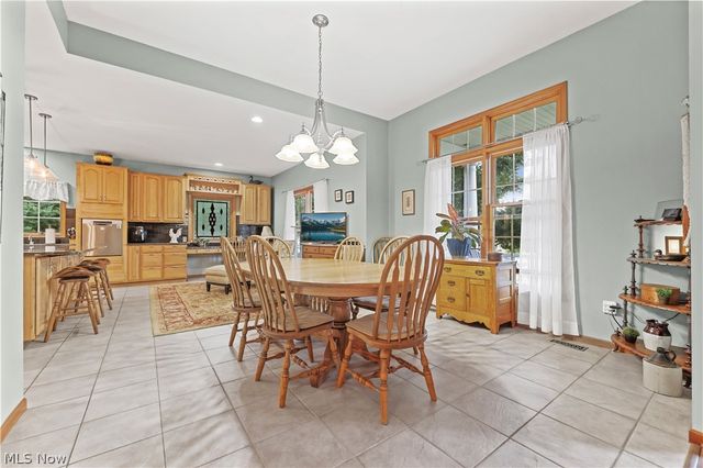 2011 E Swan Lake Circle, Kent, OH 44240