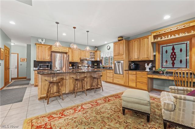 2011 E Swan Lake Circle, Kent, OH 44240