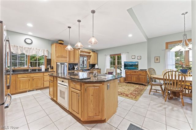 2011 E Swan Lake Circle, Kent, OH 44240