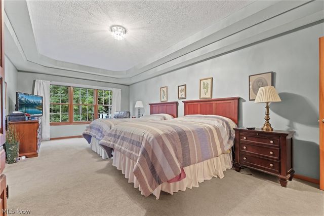 2011 E Swan Lake Circle, Kent, OH 44240