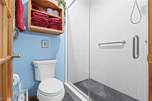 2011 E Swan Lake Circle, Kent, OH 44240