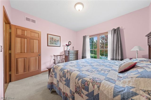 2011 E Swan Lake Circle, Kent, OH 44240