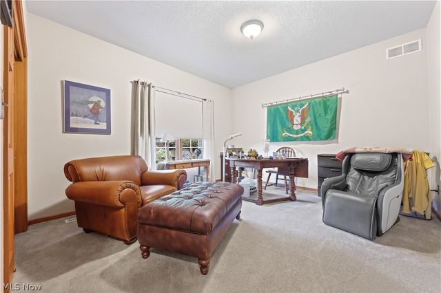 2011 E Swan Lake Circle, Kent, OH 44240