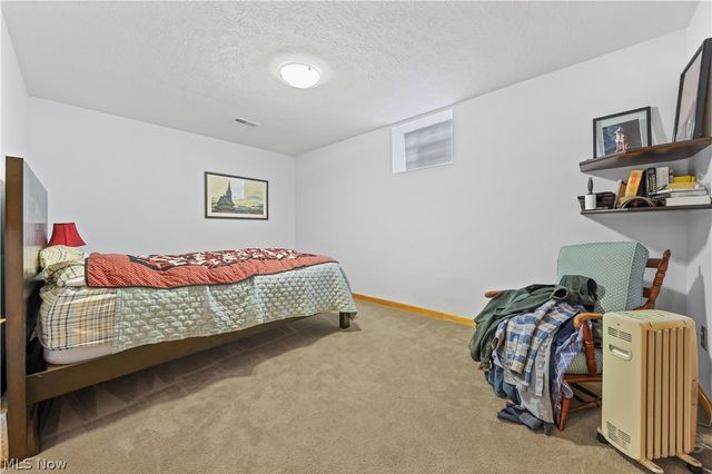 2011 E Swan Lake Circle, Kent, OH 44240