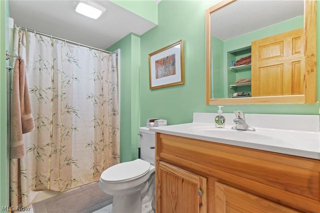 2011 E Swan Lake Circle, Kent, OH 44240