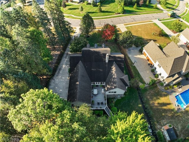 2011 E Swan Lake Circle, Kent, OH 44240