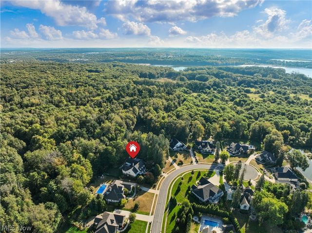 2011 E Swan Lake Circle, Kent, OH 44240