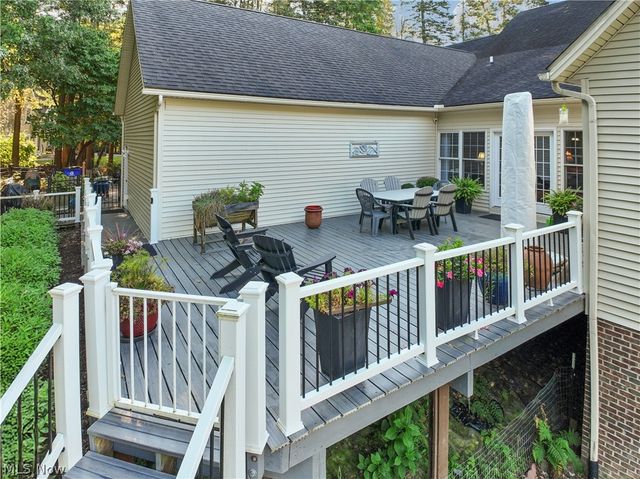2011 E Swan Lake Circle, Kent, OH 44240