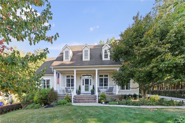 2011 E Swan Lake Circle, Kent, OH 44240