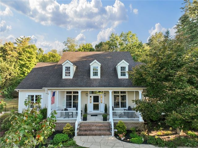 2011 E Swan Lake Circle, Kent, OH 44240