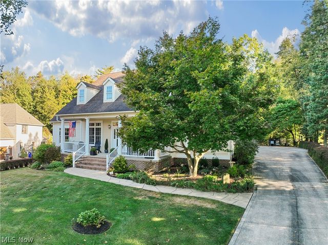 2011 E Swan Lake Circle, Kent, OH 44240