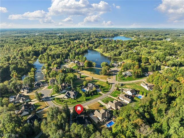 2011 E Swan Lake Circle, Kent, OH 44240